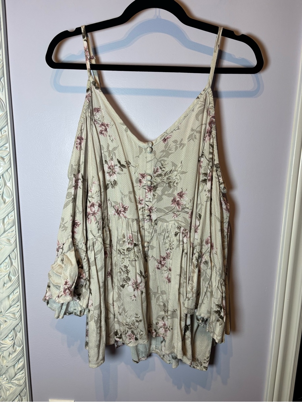 torrid Cream Floral Cold-Shoulder Button-Front Blouse - Picture 5 of 9
